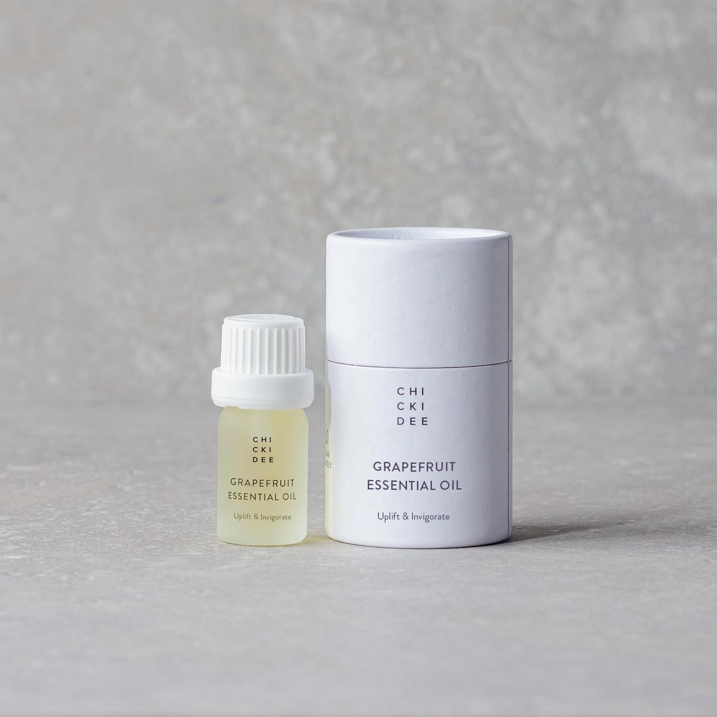 5ml small glass jar with cap filled with grapefruit essential oil and white box
