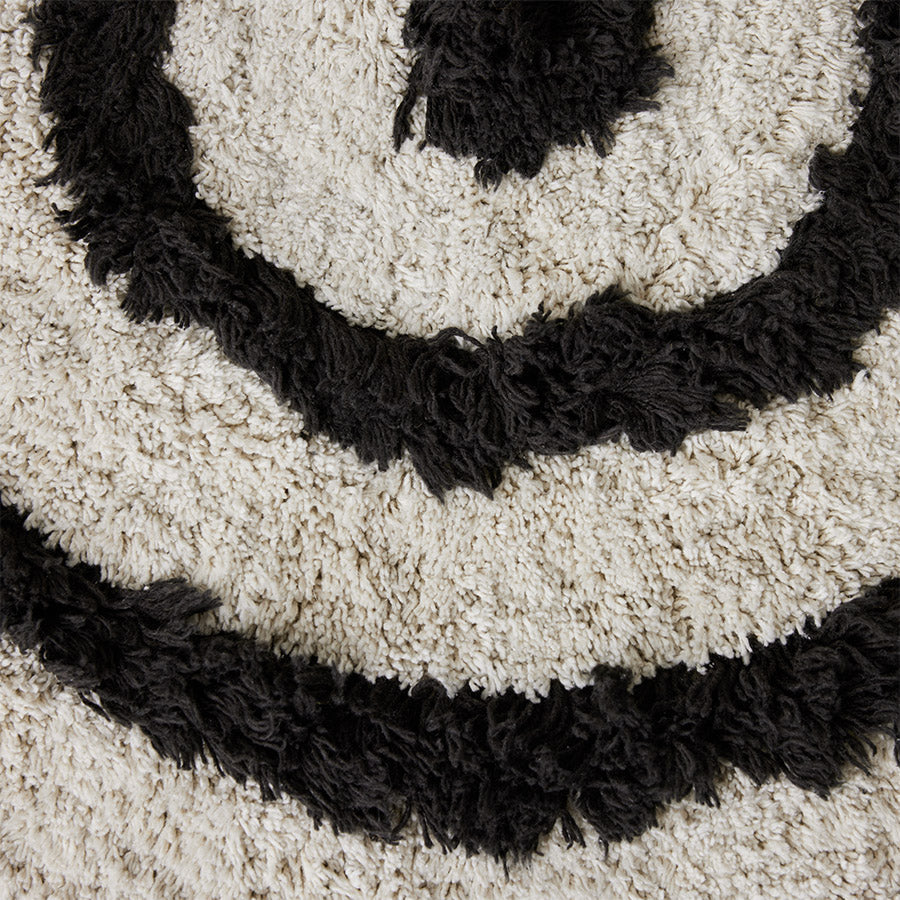 detail round high and low pile black and white bathmat