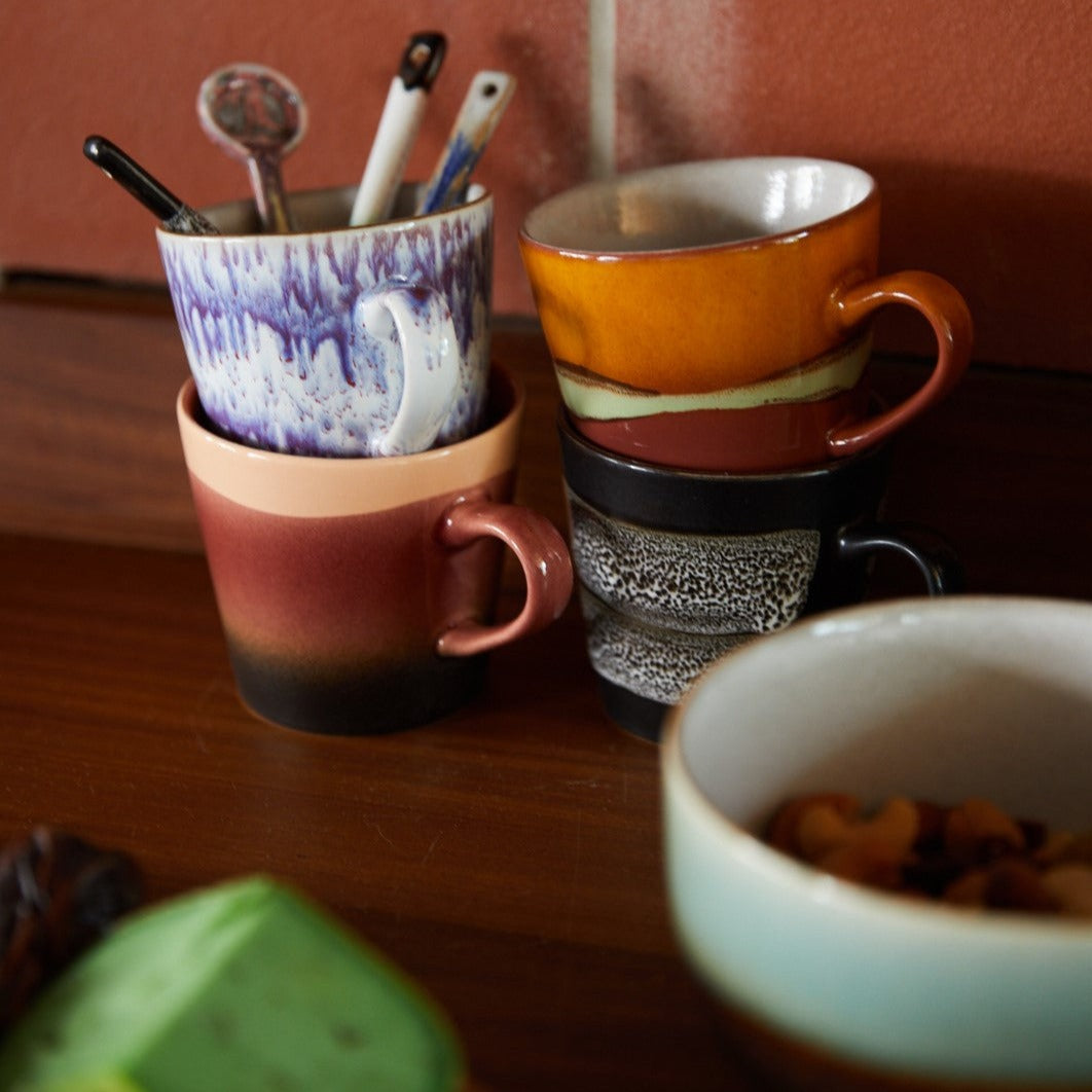 set of 4 stoneware American mugs in retro style kitchen