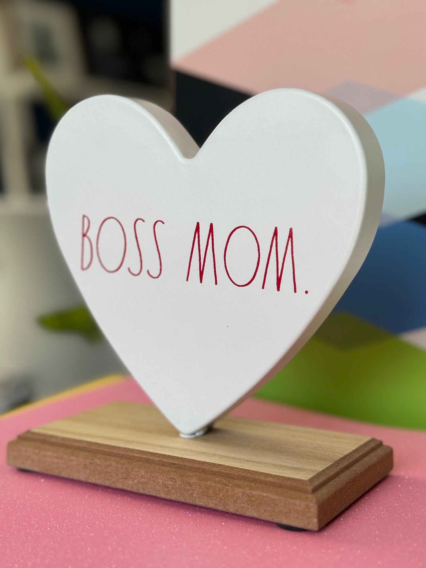 metal heart with red Boss Mom on wooden stand