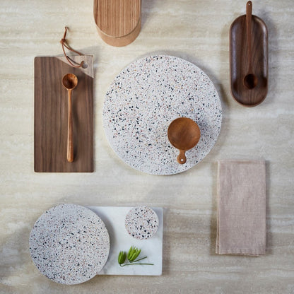 table with wooden en terrazzo plates 
