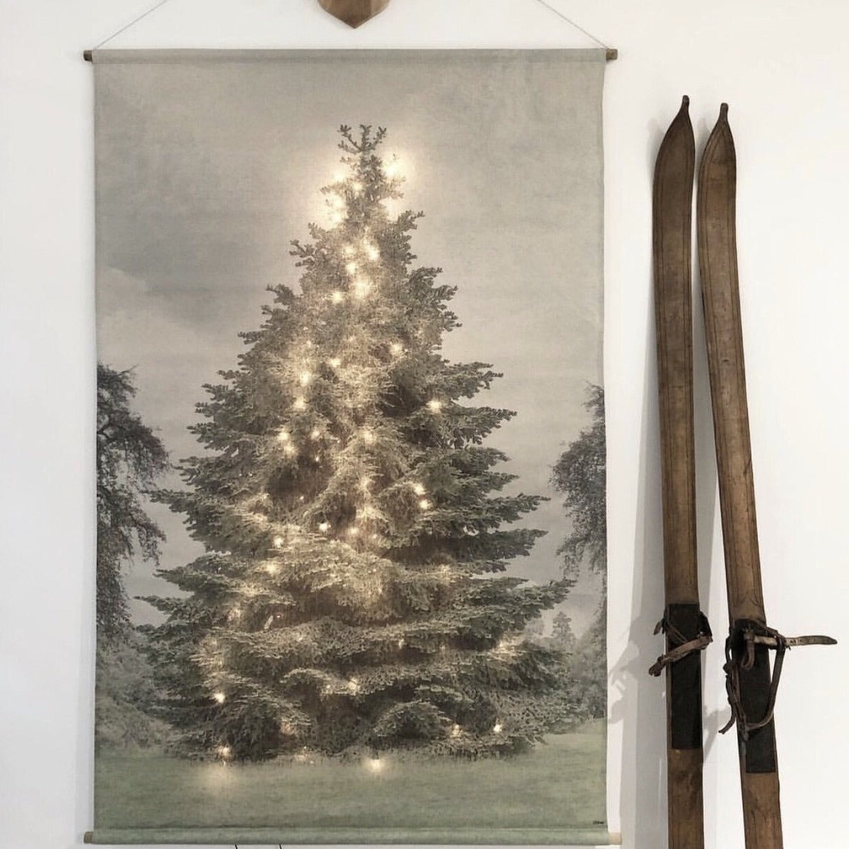 Christmas tree wall tapestry