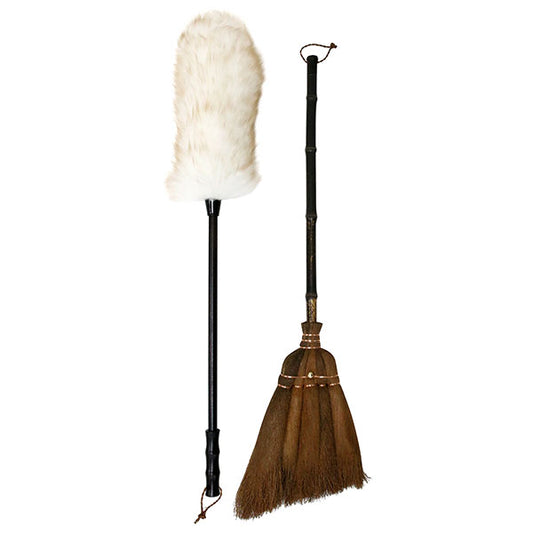 set of 2 dusting brushes with a vintage look and feel