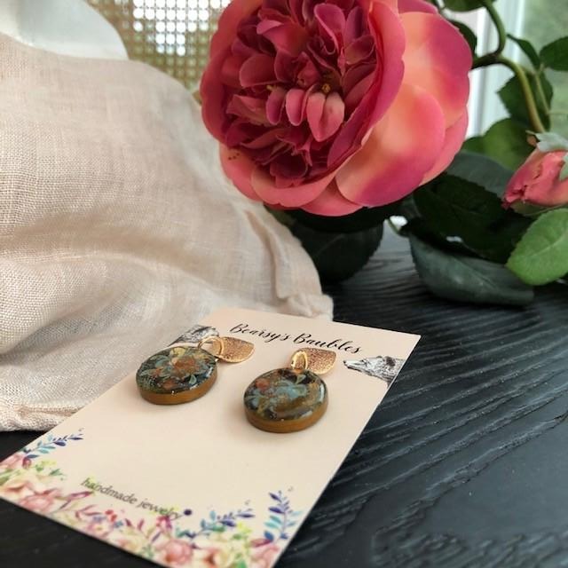 Elegant flowery earrings